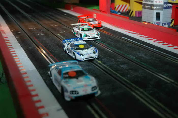 Al via, in perfetto stile GP di Formula 1, la prima manche con in prima fila Yuri con la Supra, segue Franco su NSX, Massimo Supra e Tommaso con la NSX